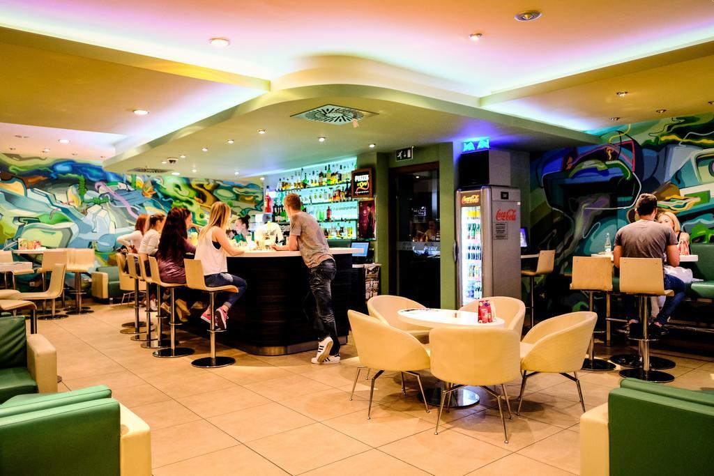 Hotel Deluxe With Free Wellness And Fitness Centrum Neutra Exterior foto