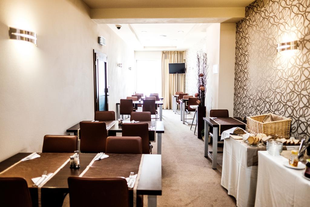 Hotel Deluxe With Free Wellness And Fitness Centrum Neutra Exterior foto
