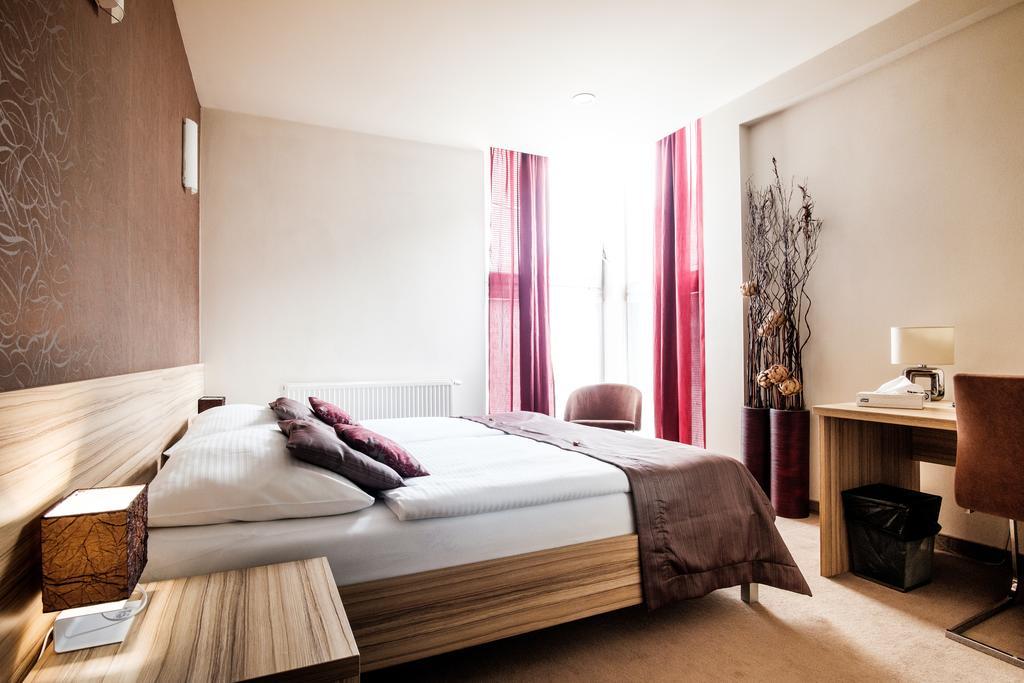 Hotel Deluxe With Free Wellness And Fitness Centrum Neutra Exterior foto