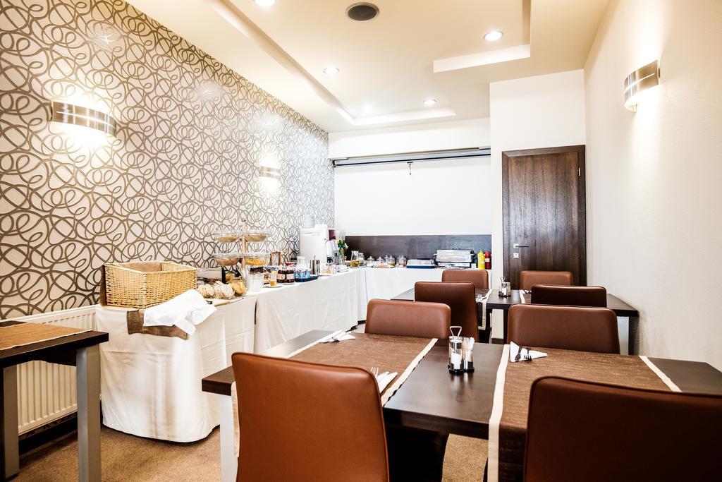 Hotel Deluxe With Free Wellness And Fitness Centrum Neutra Exterior foto