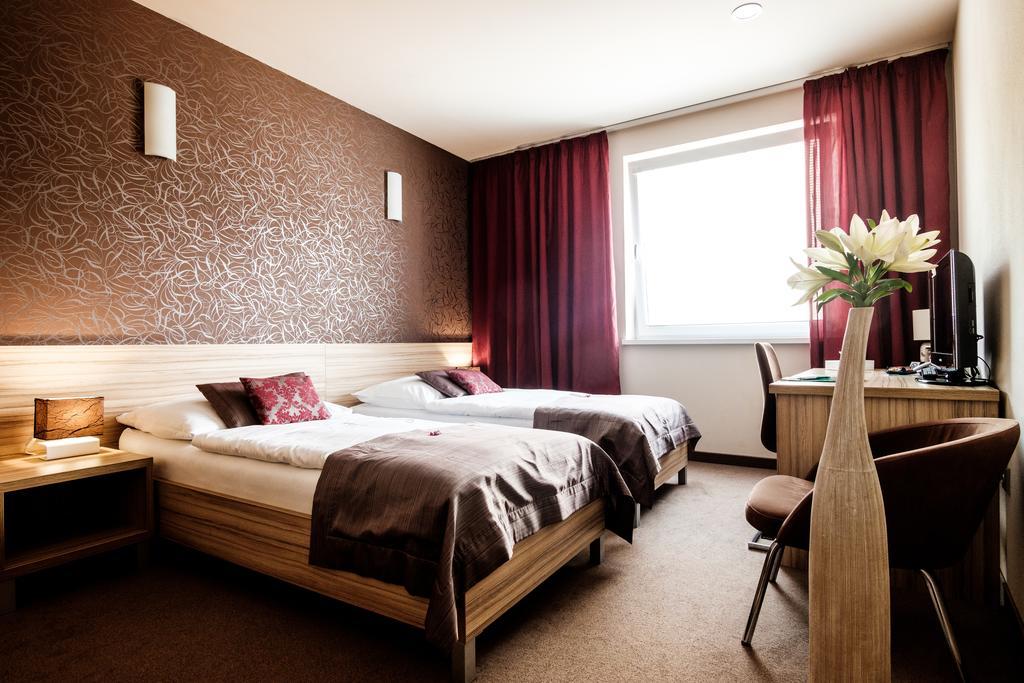 Hotel Deluxe With Free Wellness And Fitness Centrum Neutra Exterior foto