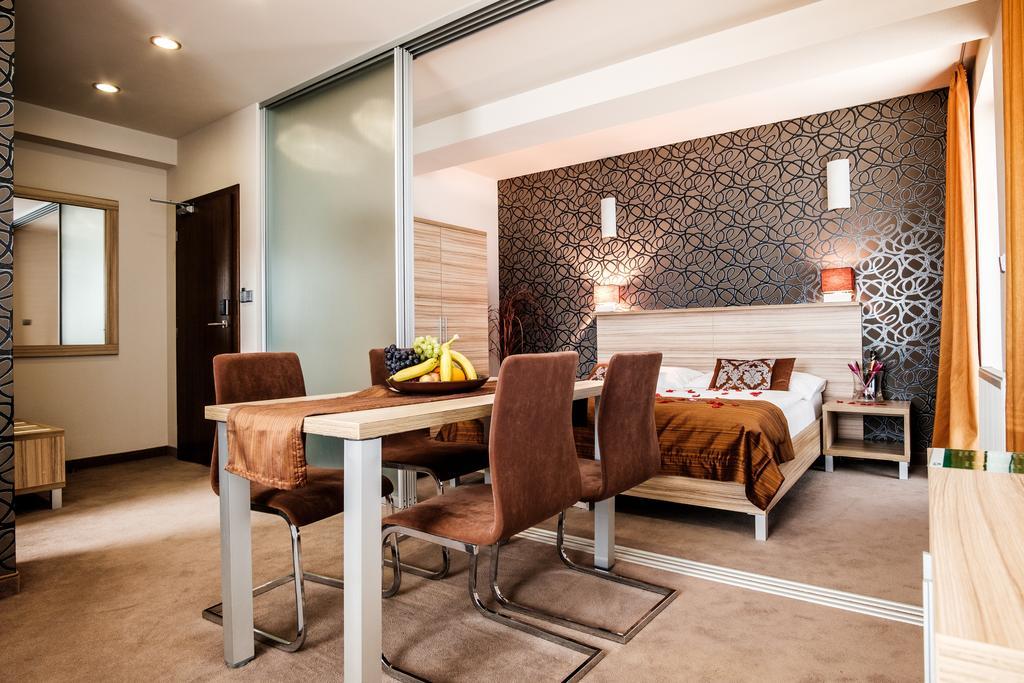 Hotel Deluxe With Free Wellness And Fitness Centrum Neutra Exterior foto