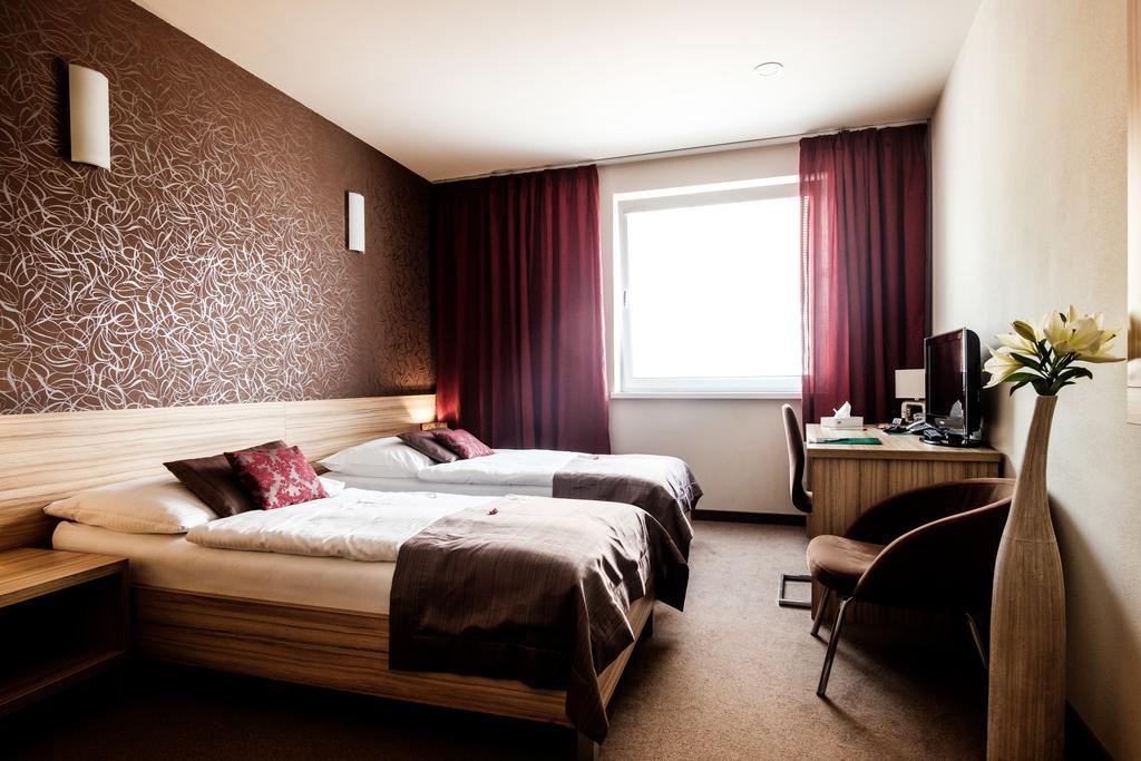 Hotel Deluxe With Free Wellness And Fitness Centrum Neutra Exterior foto