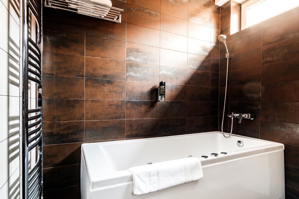 Hotel Deluxe With Free Wellness And Fitness Centrum Neutra Exterior foto
