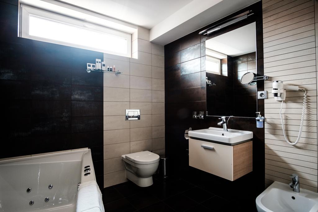 Hotel Deluxe With Free Wellness And Fitness Centrum Neutra Exterior foto