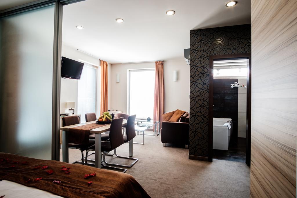 Hotel Deluxe With Free Wellness And Fitness Centrum Neutra Exterior foto
